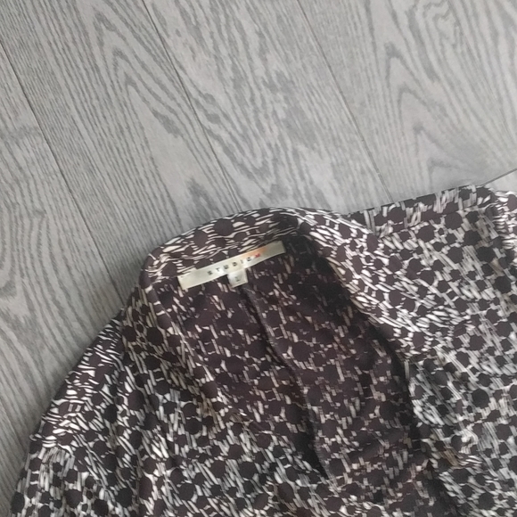 Beautiful dress by Studio🌸🌼🍀 - Picture 7 of 16